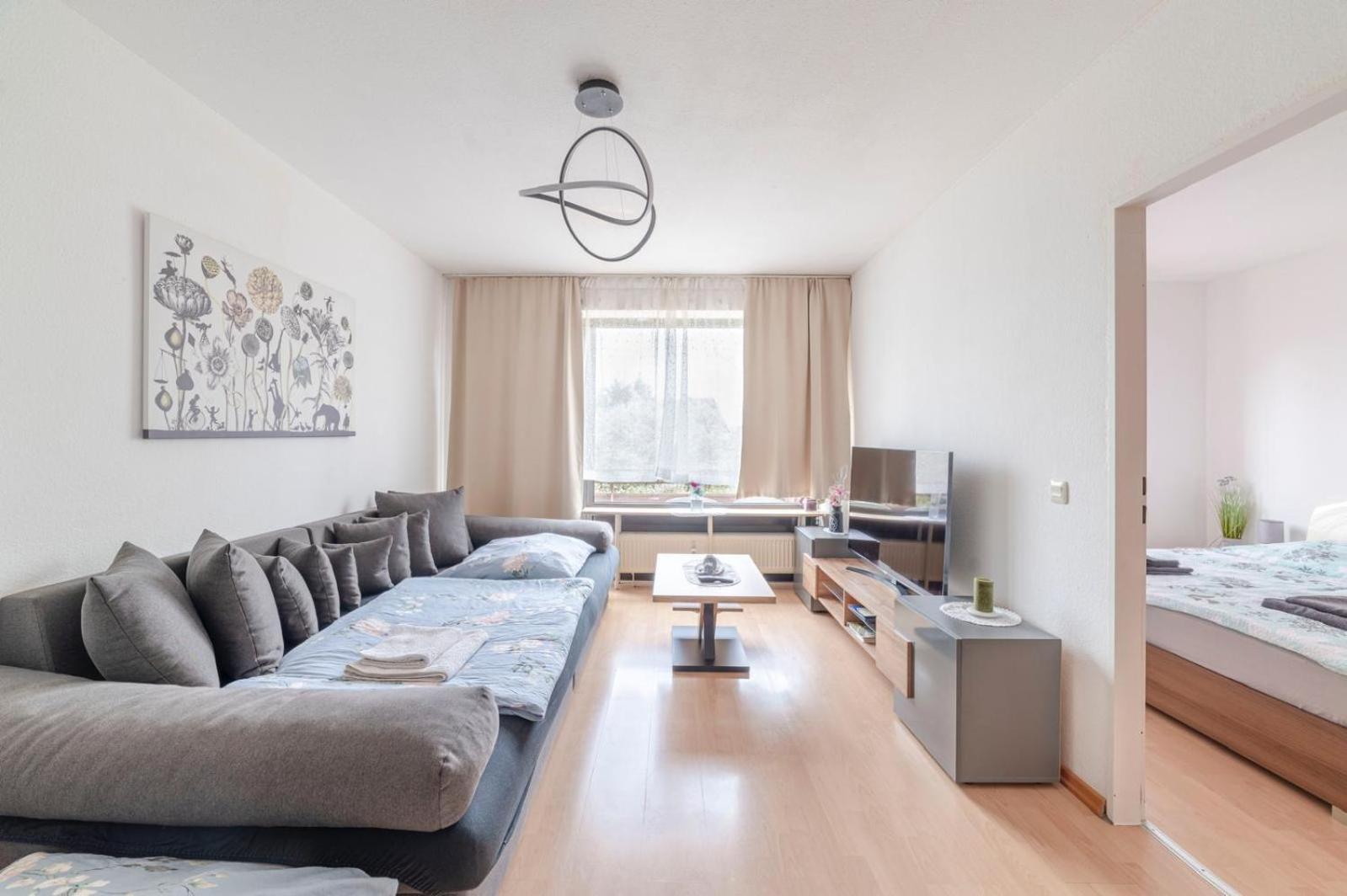 Schoene, Moeblierte Wohnung Mit Balkon Und Tiefgarage Dusseldorf Exterior photo