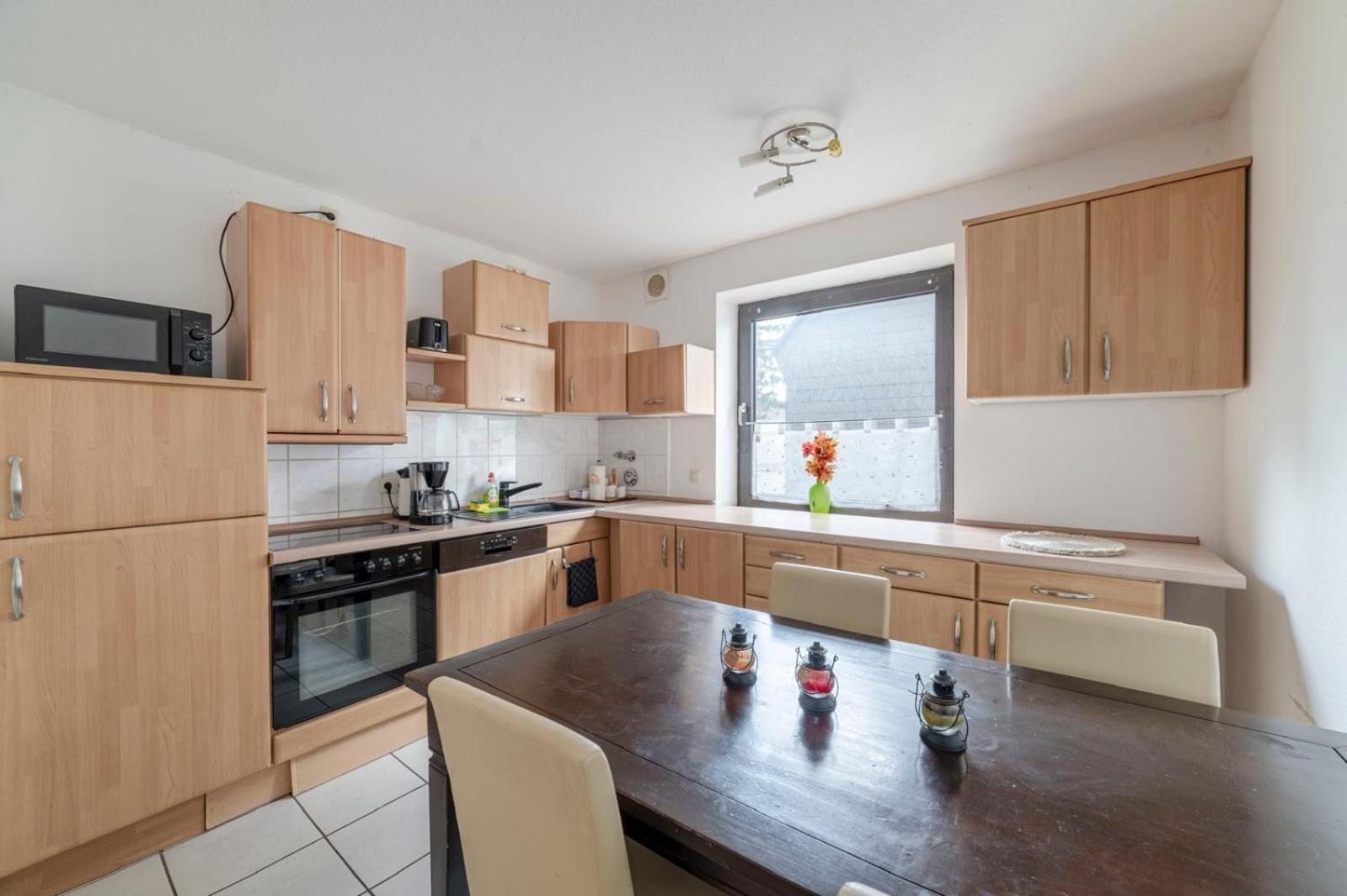 Schoene, Moeblierte Wohnung Mit Balkon Und Tiefgarage Dusseldorf Exterior photo